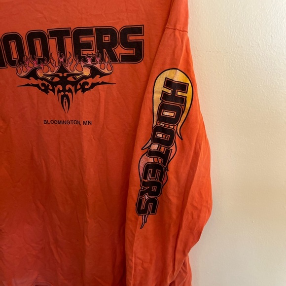 Vintage 90’s Hooters Flames Graphic Long Sleeve Shirt Size Large Orange Delta XL - Picture 4 of 5